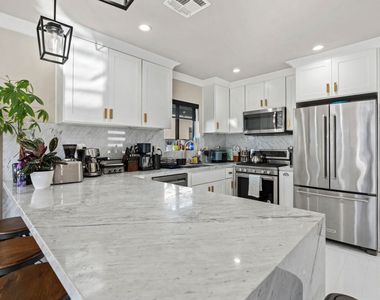 801 Howard Street - Photo Thumbnail 5