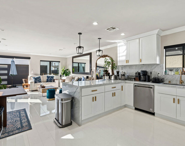 801 Howard Street - Photo Thumbnail 4