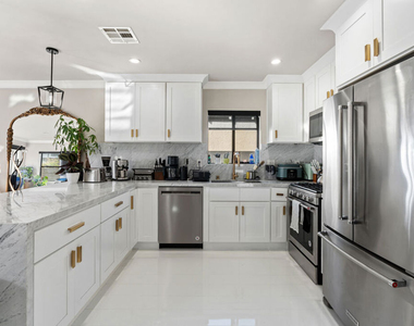 801 Howard Street - Photo Thumbnail 6