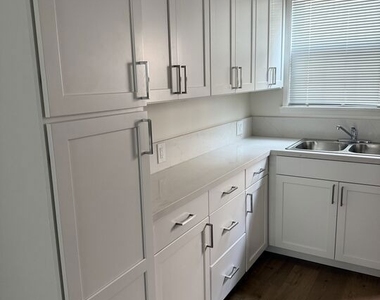 937 S Bedford Street - Photo Thumbnail 4