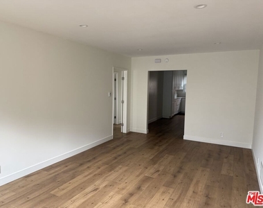 937 S Bedford Street - Photo Thumbnail 2