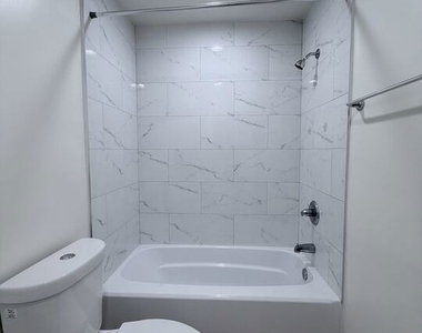 1409 N Hobart Boulevard - Photo Thumbnail 9