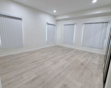 1409 N Hobart Boulevard - Photo Thumbnail 10