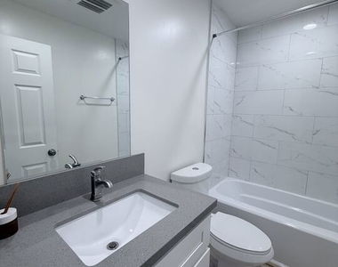1409 N Hobart Boulevard - Photo Thumbnail 8