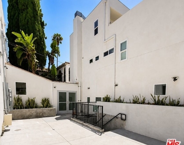 1409 N Hobart Boulevard - Photo Thumbnail 1