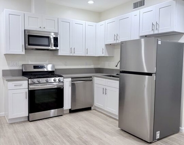 1409 N Hobart Boulevard - Photo Thumbnail 4