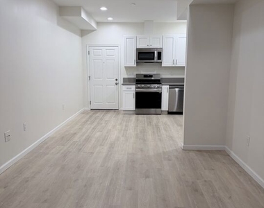 1409 N Hobart Boulevard - Photo Thumbnail 5