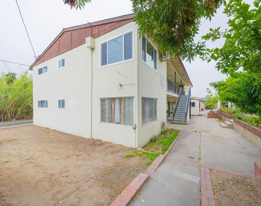 10043 Haines Canyon Avenue - Photo Thumbnail 1
