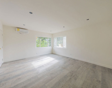 10043 Haines Canyon Avenue - Photo Thumbnail 13