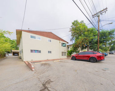 10043 Haines Canyon Avenue - Photo Thumbnail 18