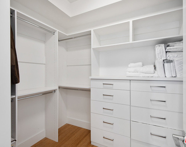 7447 W 81st Street - Photo Thumbnail 10