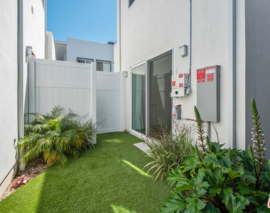 7447 W 81st Street - Photo Thumbnail 17