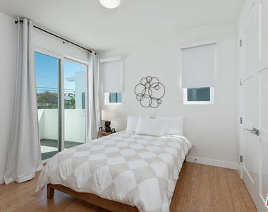 7447 W 81st Street - Photo Thumbnail 11