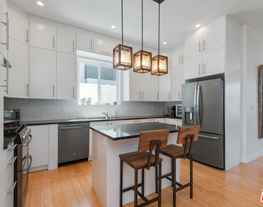 7447 W 81st Street - Photo Thumbnail 4