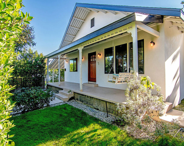 13220 Erwin Street - Photo Thumbnail 4