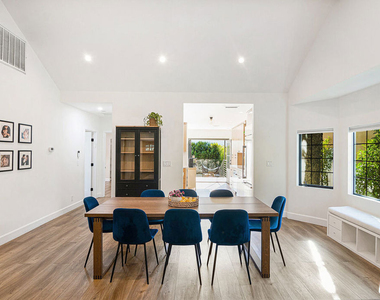 13220 Erwin Street - Photo Thumbnail 7