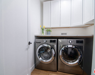 13220 Erwin Street - Photo Thumbnail 24