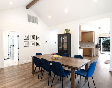 13220 Erwin Street - Photo Thumbnail 8