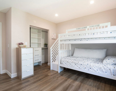 13220 Erwin Street - Photo Thumbnail 17