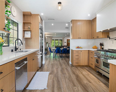 13220 Erwin Street - Photo Thumbnail 10