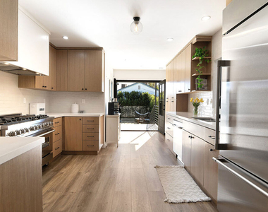 13220 Erwin Street - Photo Thumbnail 9