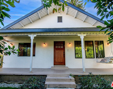 13220 Erwin Street - Photo Thumbnail 3