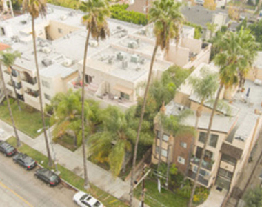 4428 Fulton Avenue - Photo Thumbnail 3