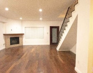 4428 Fulton Avenue - Photo Thumbnail 5