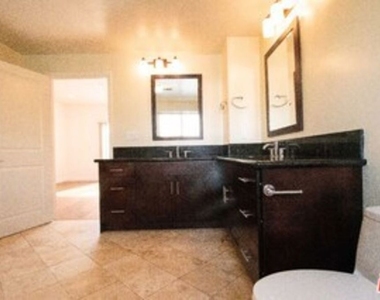 4428 Fulton Avenue - Photo Thumbnail 10