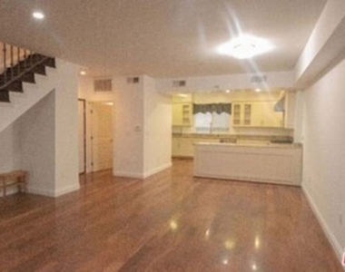 4428 Fulton Avenue - Photo Thumbnail 6