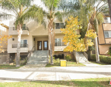 4428 Fulton Avenue - Photo Thumbnail 2
