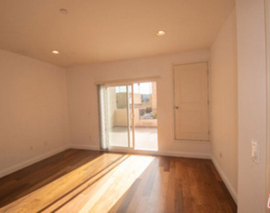 4428 Fulton Avenue - Photo Thumbnail 8