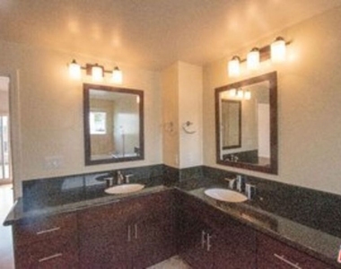 4428 Fulton Avenue - Photo Thumbnail 9