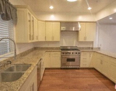 4428 Fulton Avenue - Photo Thumbnail 7
