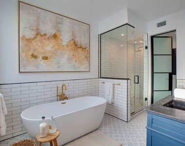 1254 N Las Palmas Avenue - Photo Thumbnail 13