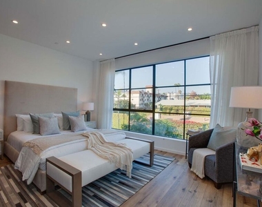 1254 N Las Palmas Avenue - Photo Thumbnail 9