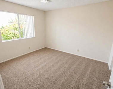 948 E Chase Ave - Photo Thumbnail 9