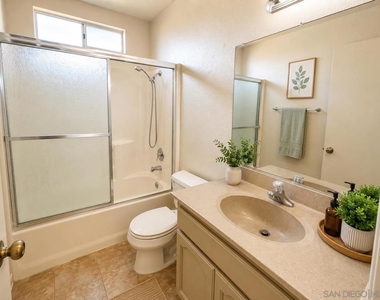 948 E Chase Ave - Photo Thumbnail 8
