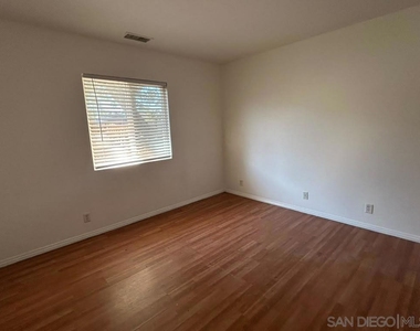 743 Park Pl - Photo Thumbnail 18