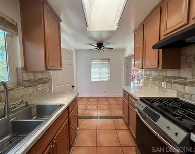 743 Park Pl - Photo Thumbnail 7