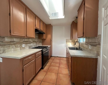 743 Park Pl - Photo Thumbnail 8