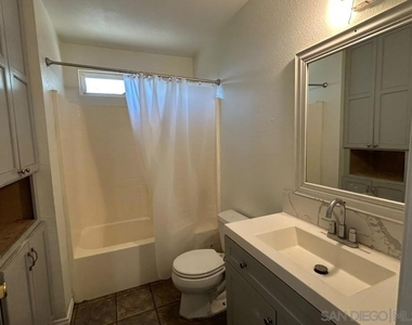 743 Park Pl - Photo Thumbnail 12