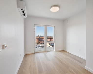 1615 Cedar Street - Photo Thumbnail 4