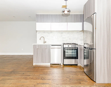 207 Schaefer Street - Photo Thumbnail 5