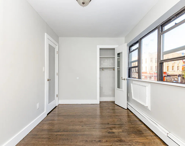 207 Schaefer Street - Photo Thumbnail 7
