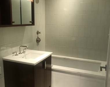 60 Riverside Boulevard - Photo Thumbnail 8