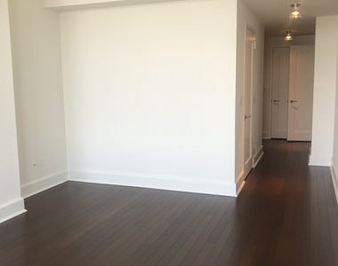 60 Riverside Boulevard - Photo Thumbnail 4