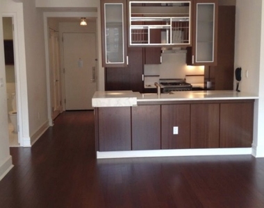 60 Riverside Boulevard - Photo Thumbnail 2