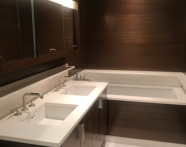 60 Riverside Boulevard - Photo Thumbnail 5
