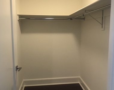 60 Riverside Boulevard - Photo Thumbnail 7